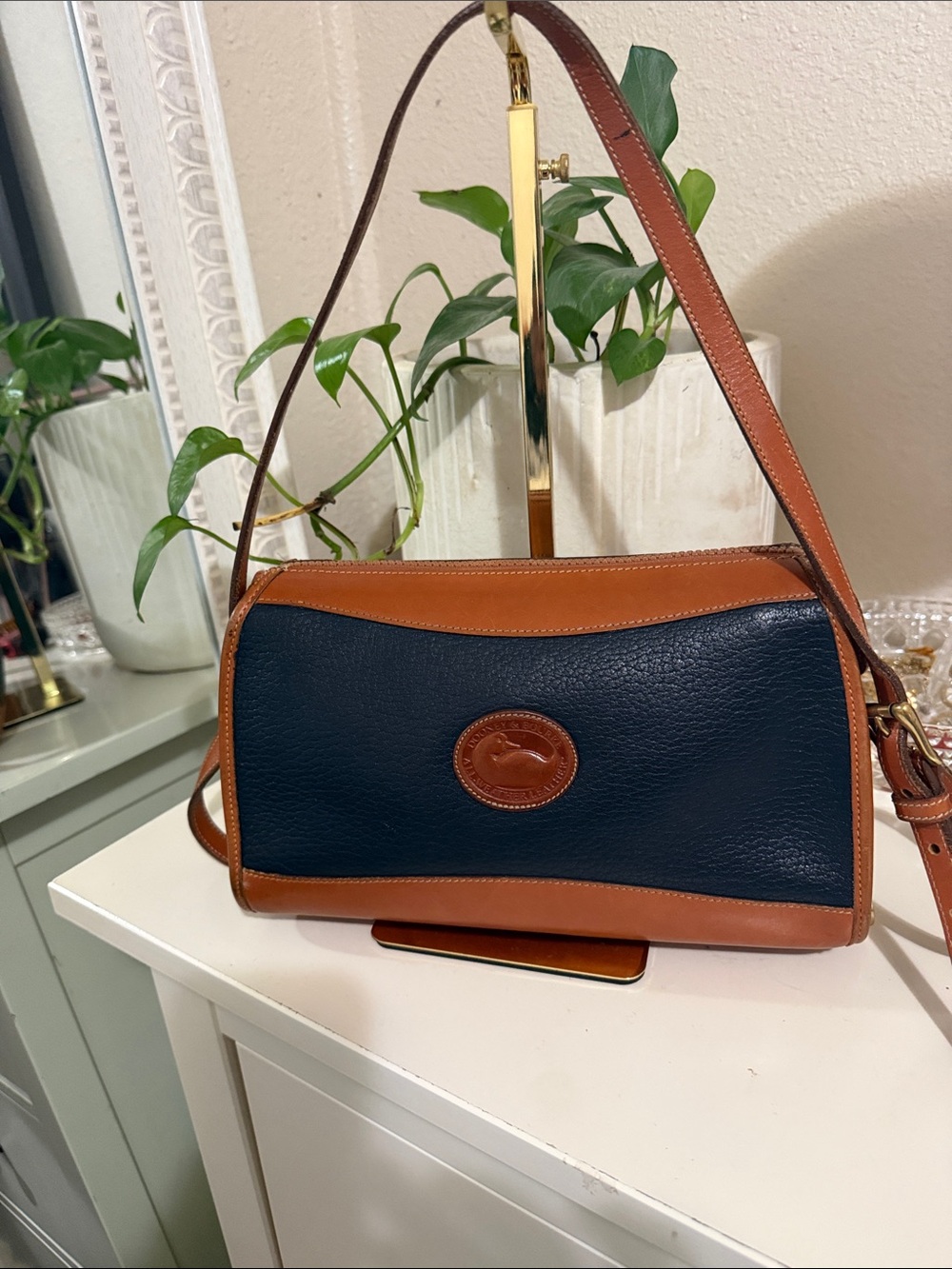 Vintage Dooney and bourke crossbody bag